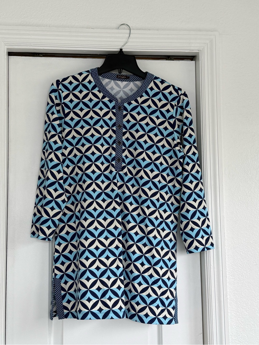 J. McLaughlin Blue and White Geometric Long Sleeve Tunic Dress